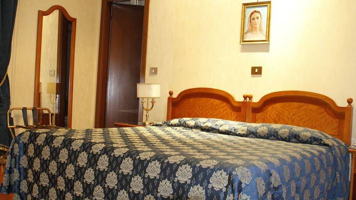 Standard double room Genio Hotel Rome