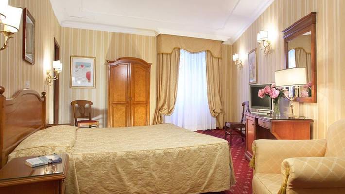 Standard quadruple room Genio Hotel Rome