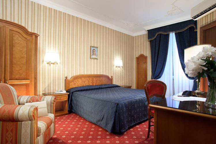 Standard triple room Genio Hotel Rome